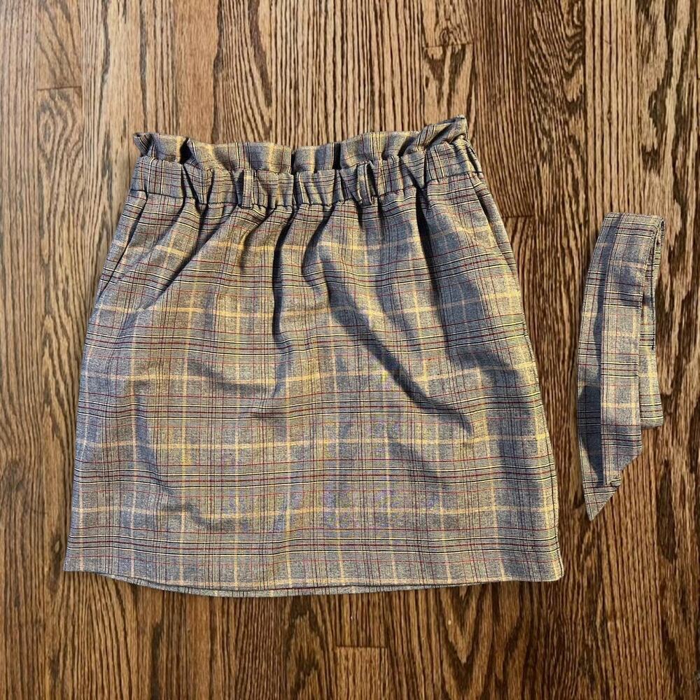 Plaid gray skirt express